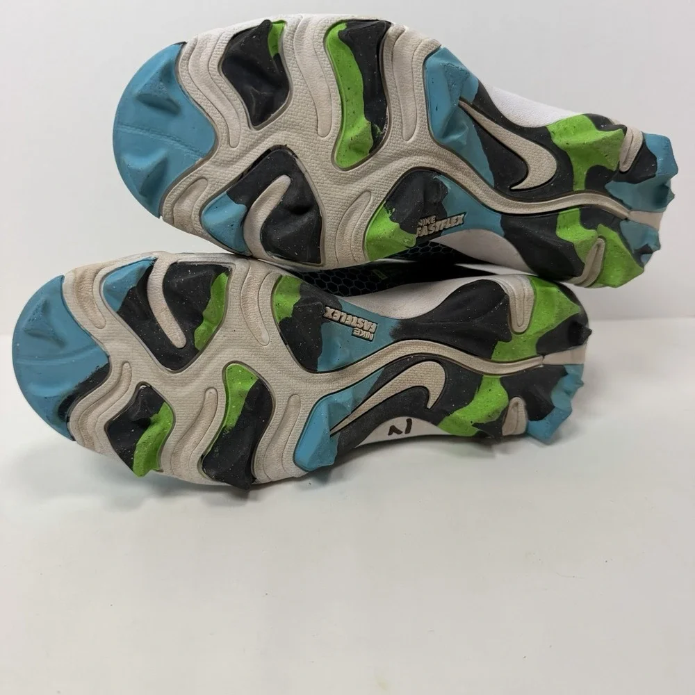 Nike lace up